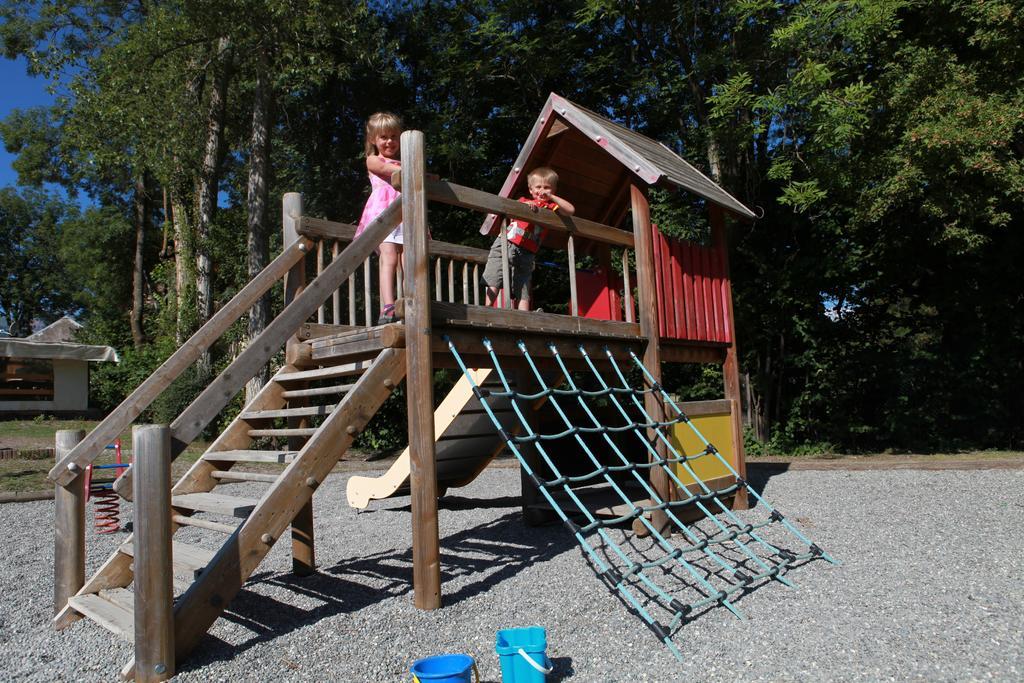 Camping-Hotel De Plein Air Les 2 Bois Baratier Exterior foto